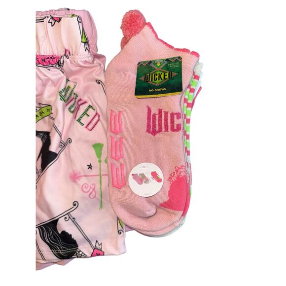 Women’s Medium 2-pack pajama shorts 4 pair of Socks size 4-10 NWT - Picture 6 of 7